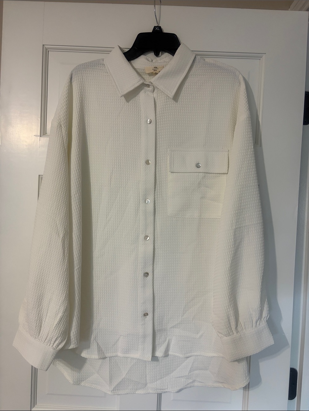 ENTRO Women's White Textured Button-Up Shirt